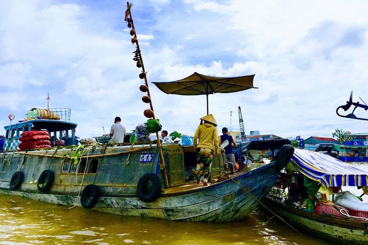 Mekong tour for floating market (Cai Be)