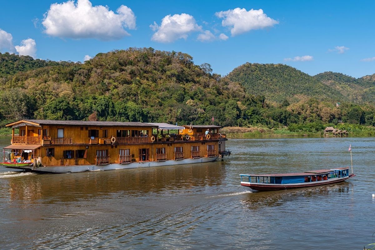 Embark on the Mekong Market Tour with the Full Day Cai Be Floating