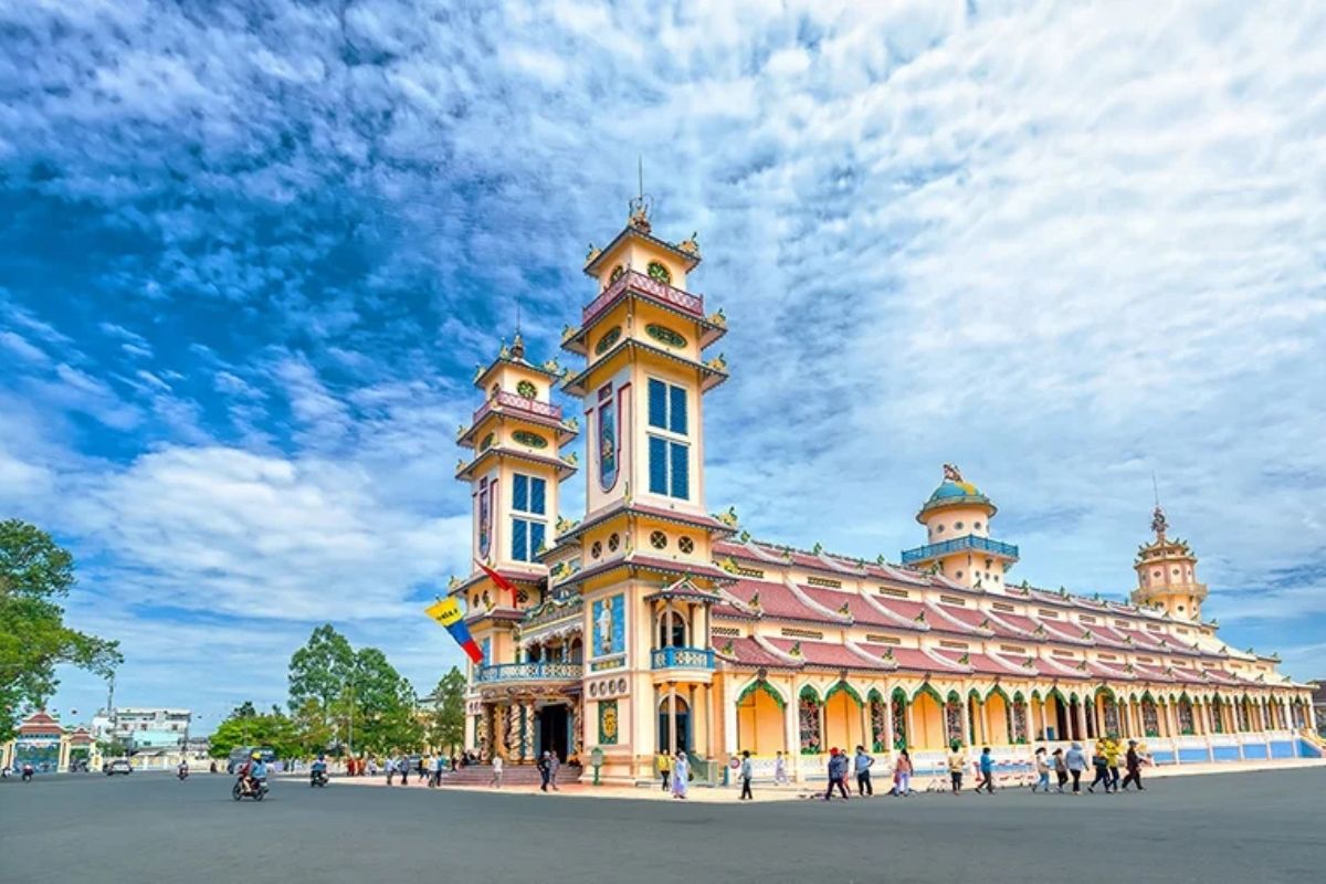 Ho Chi Minh City tours from Lijiang