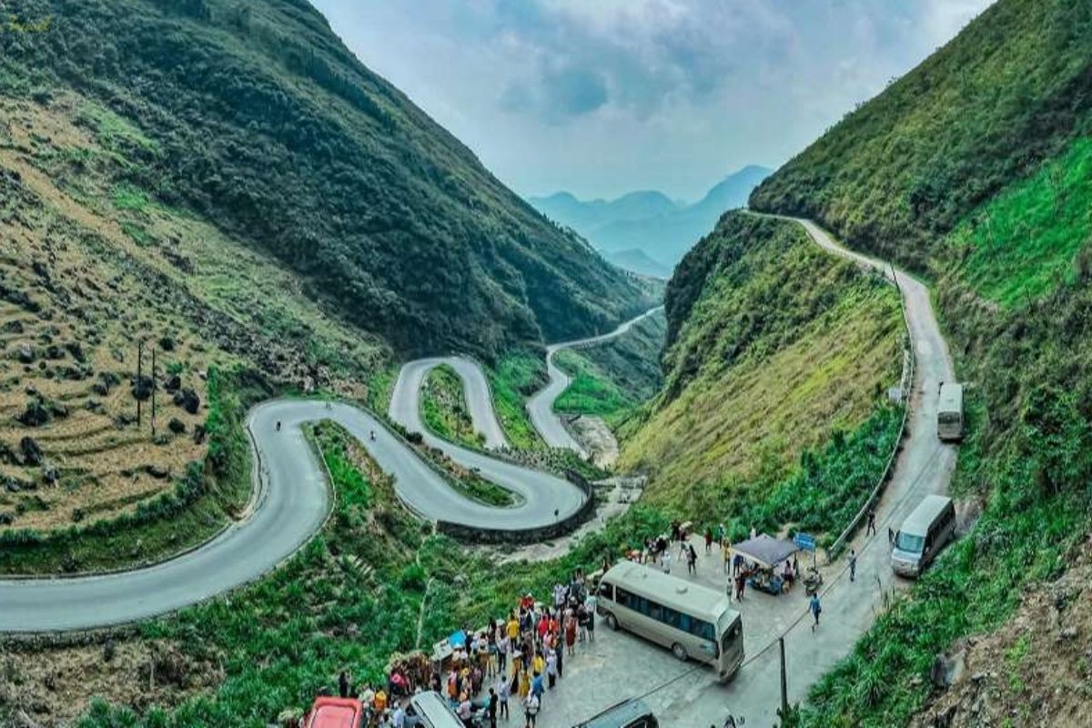 Explore Ha Giang's stunning landscapes