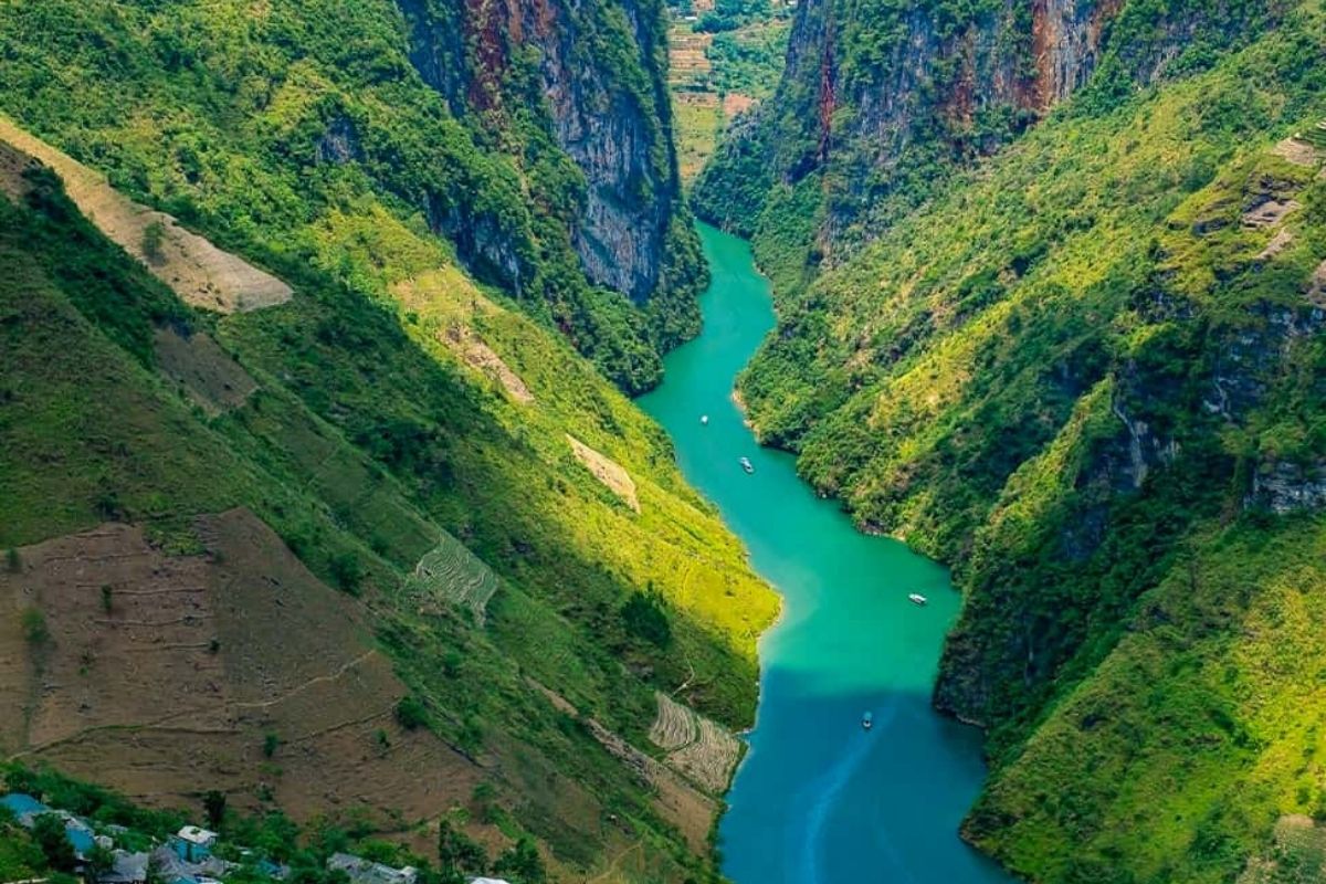  Explore iconic Halong Bay, Hoang Su Phi's terraces, 