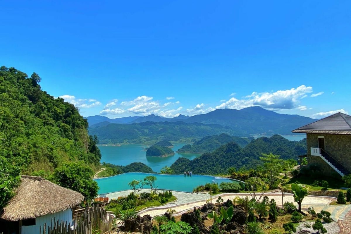 a 4-day journey through history, stunning Halong Bay, and serene Mai Chau's cultural charm