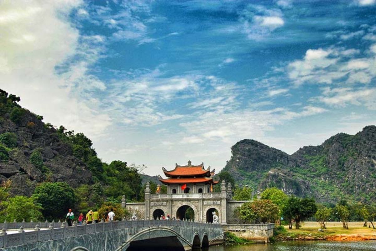 Historic Ninh Binh Tours To Visit Hoa Lu Ancient Capital