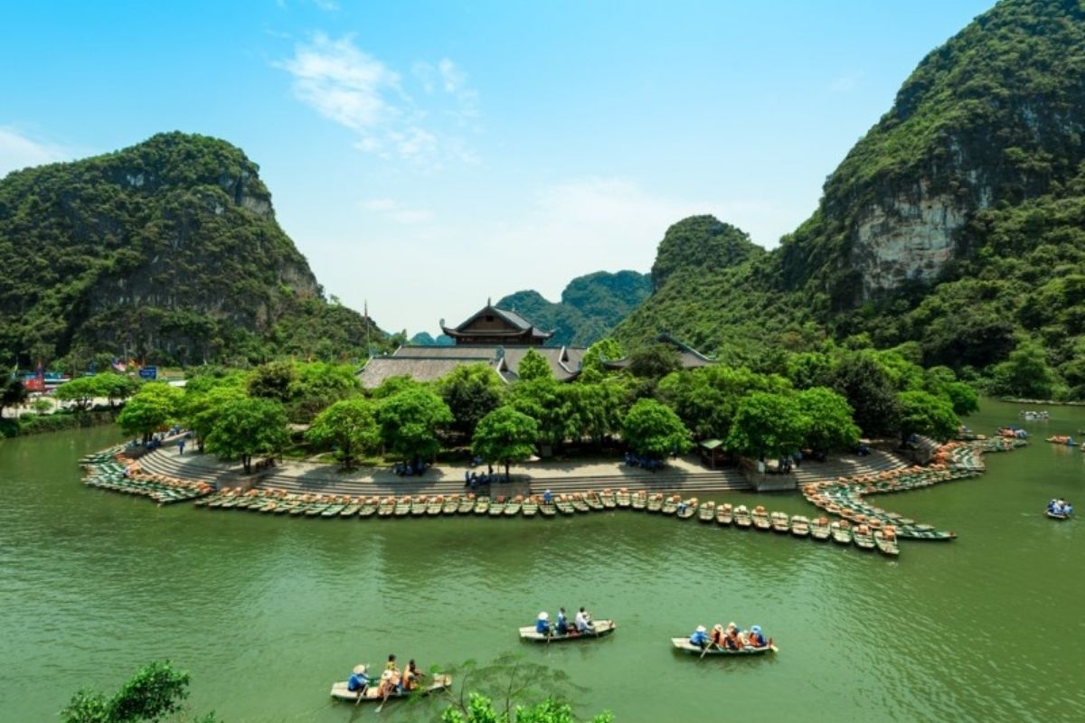 Explore Hoa Lu, the ancient capital of Vietnam