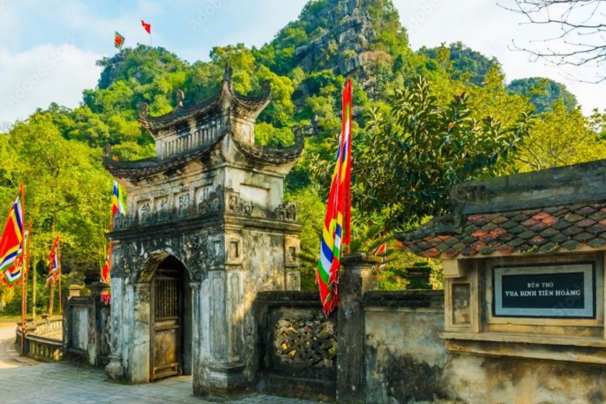 Explore Hoa Lu, the ancient capital of Vietnam