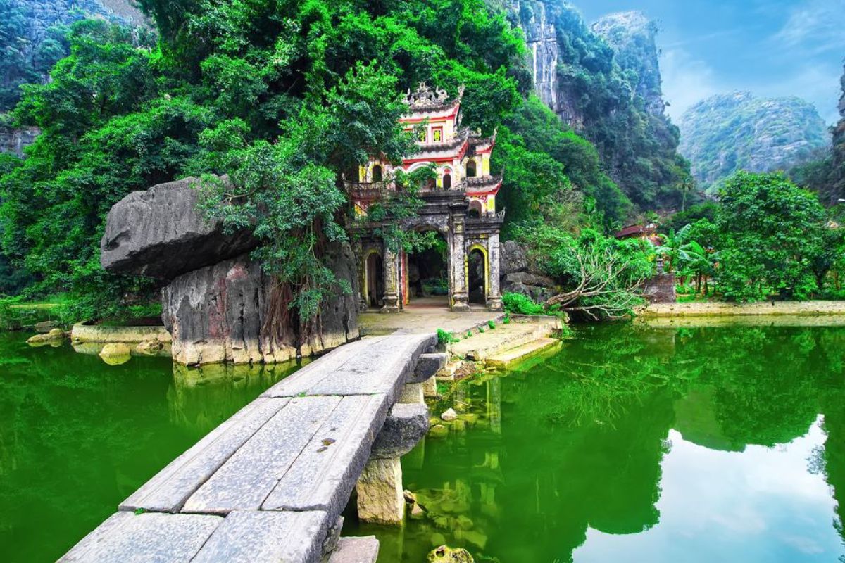 Hoa Lu - Trang An Ninh Binh Tour: 2 Days ($179)