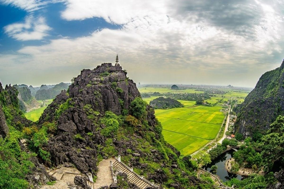 Discover natural wonders and cultural treasures with Ninh Binh tours to visit Trang An