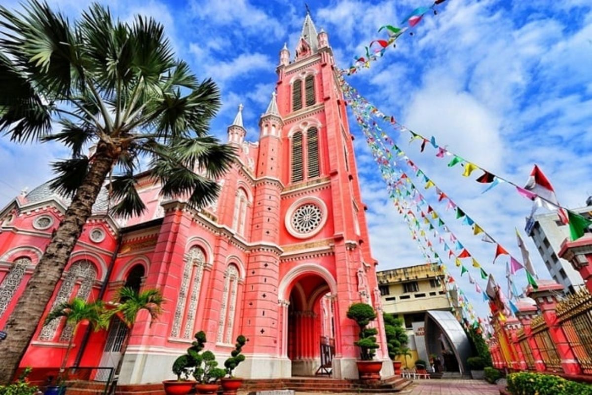 Ho Chi Minh City tours from Kunming