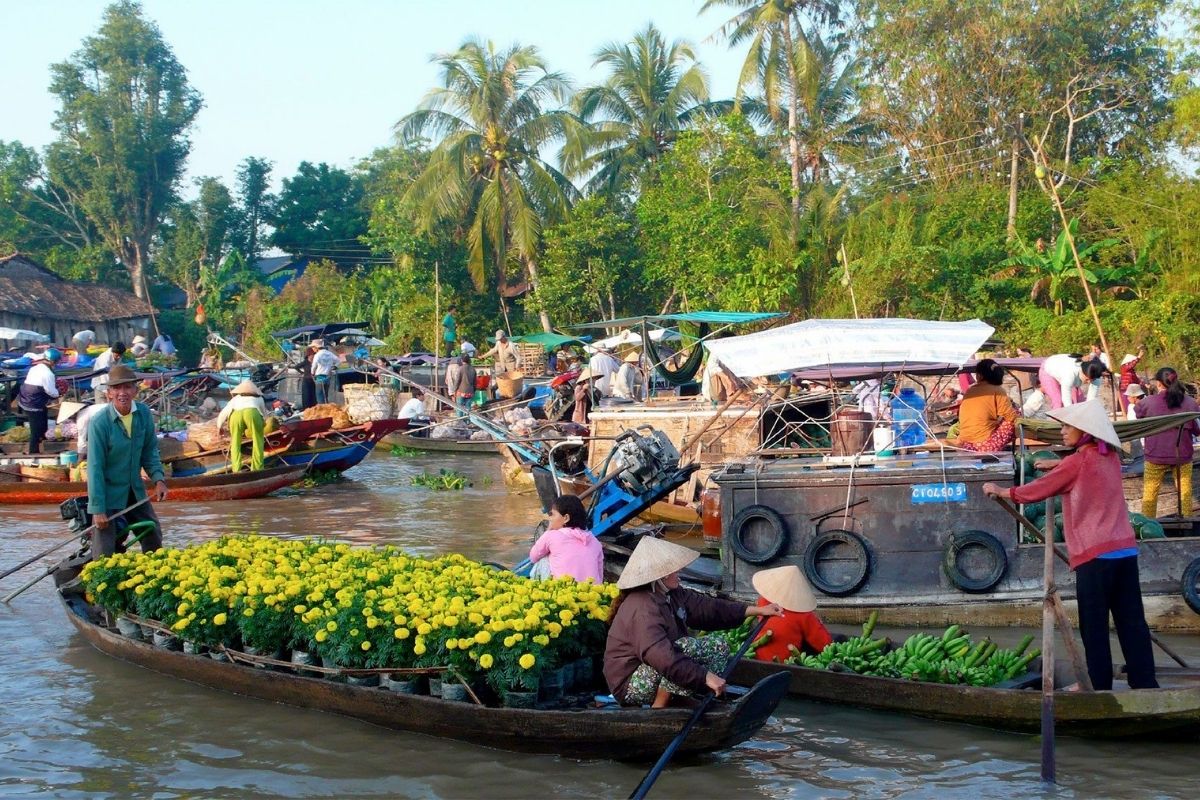 Long Xuyen Floating Market Is $198