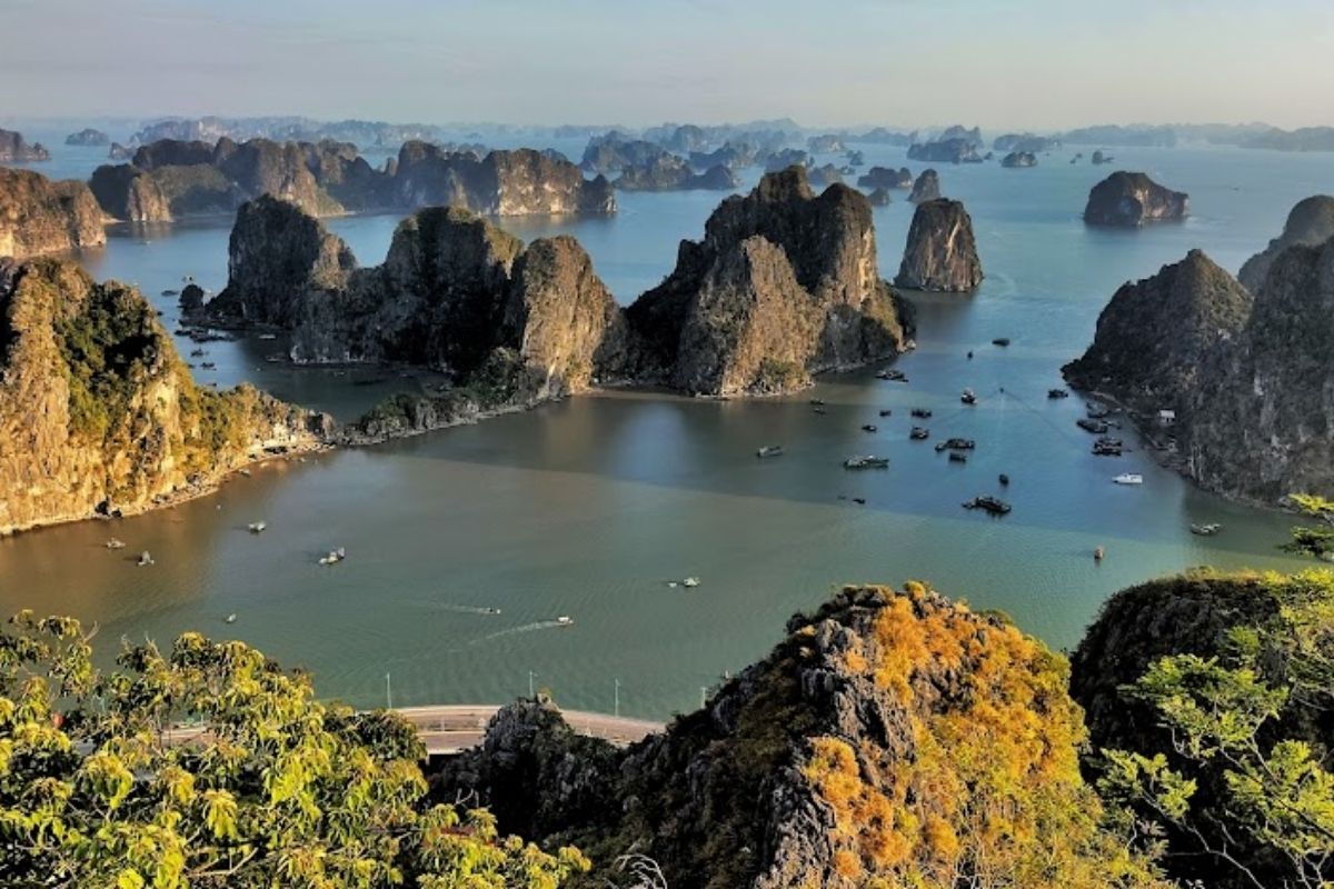 Mysterious Halong Tours To Kayak At Dark & Light Cave