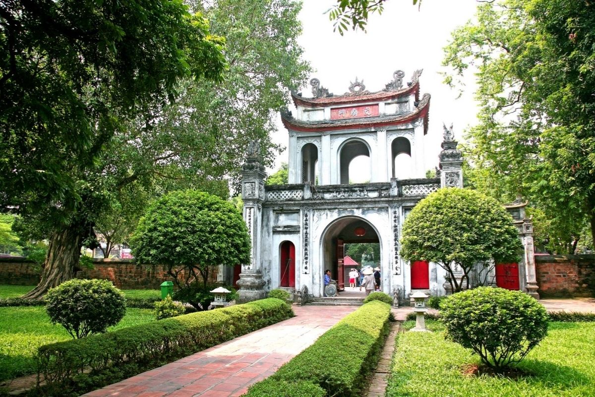 Discover vibrant culture and stunning landscapes with our Hanoi tours