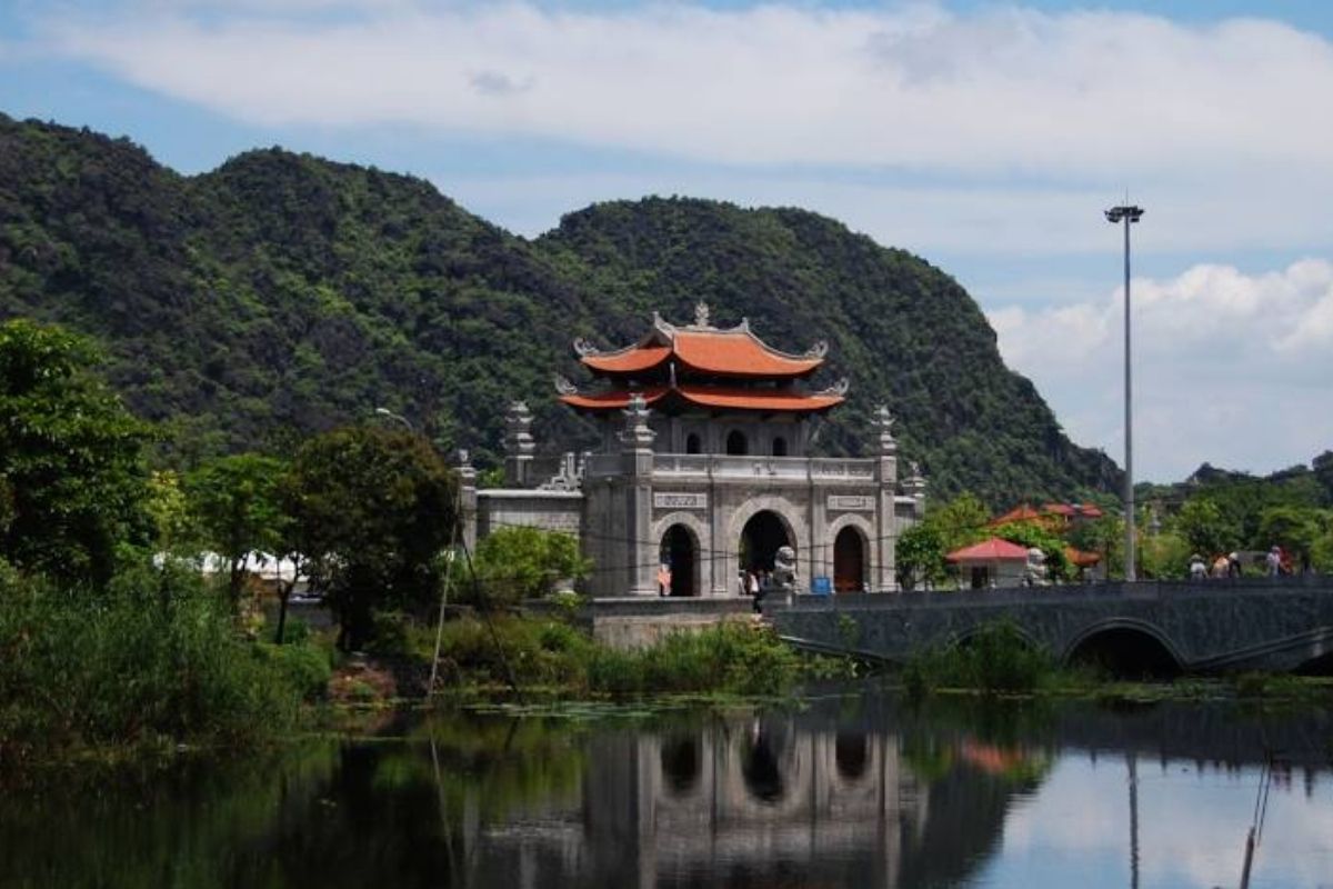 Embark on Ninh Binh Tours to Explore An Tiem Cave