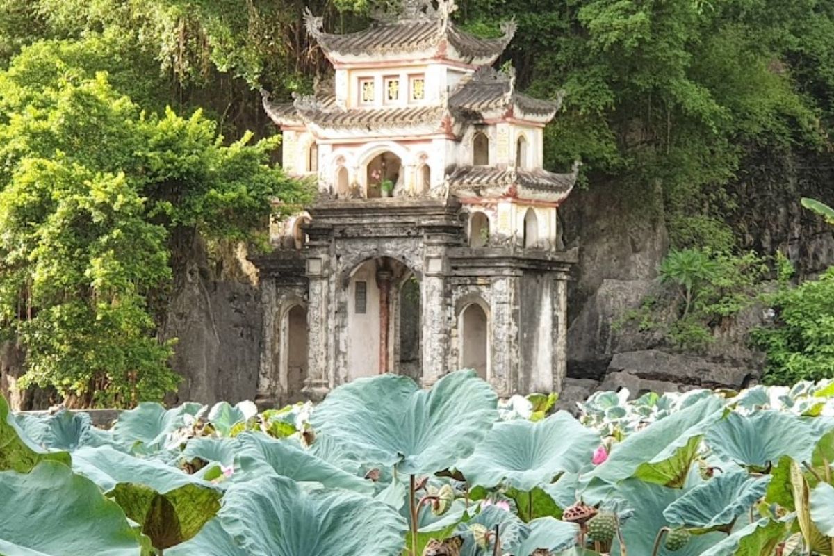 Picturesque Ninh Binh Tours To Explore An Tiem Cave 