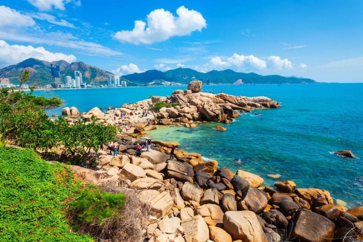 Discover Vietnam’s coastal beauty with private Nha Trang tours from Hanoi!