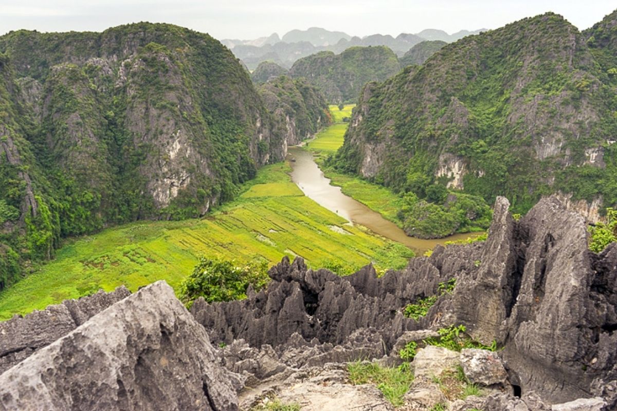 Religious Ninh Binh Tours To Pay A Visit Bai Dinh Pagoda