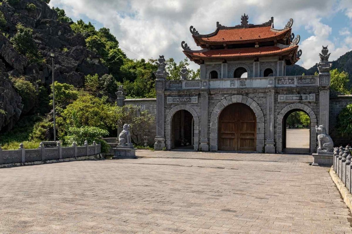 Ninh Binh Tours to Pay a Visit Bai Dinh Pagoda