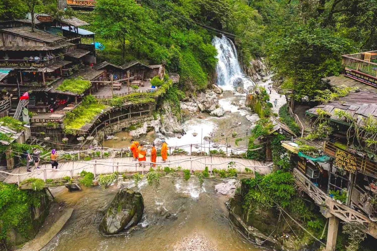 Sapa tours to explore Y Linh Ho village