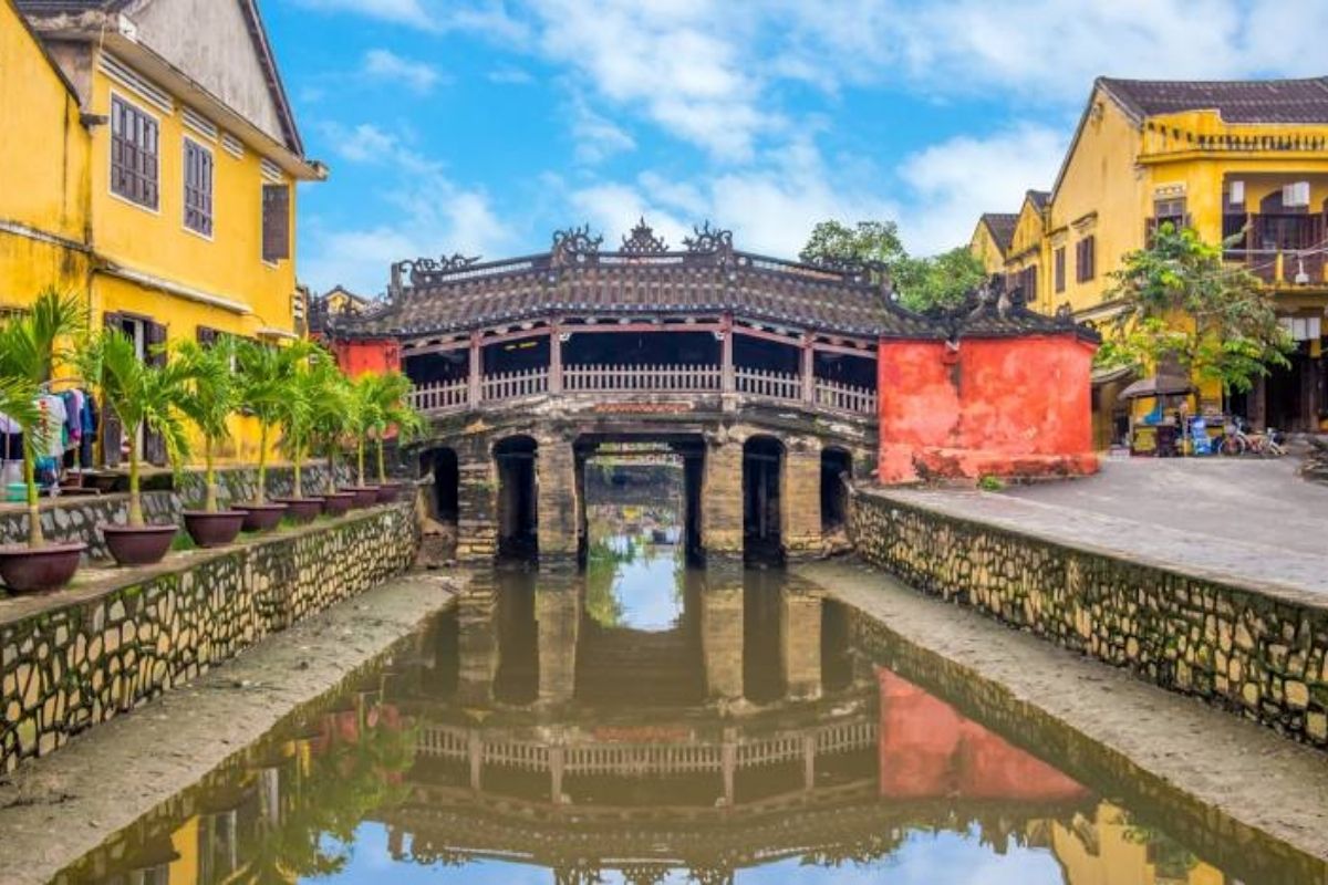 Explore beaches, Ba Na Hills, and Hoi An with Impress Travel for an unforgettable trip! 