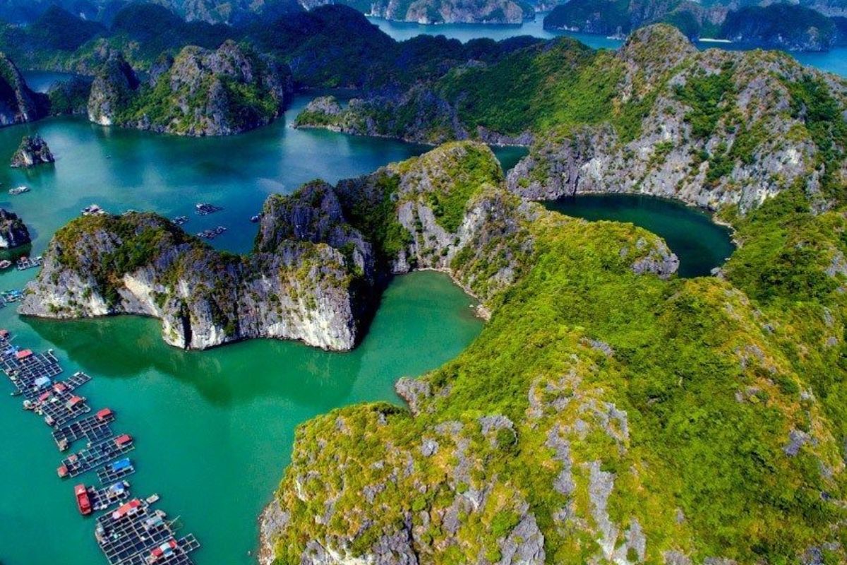 Discover the beauty of Halong Bay