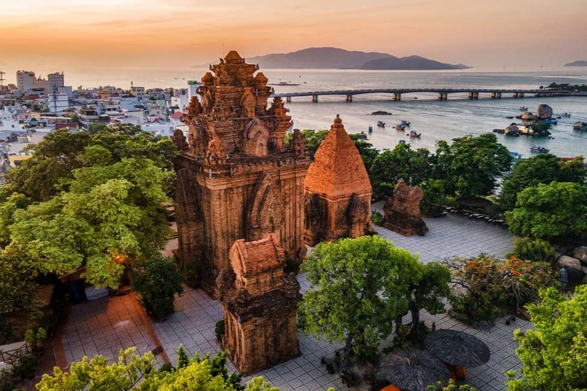 Discover the magic of Vietnam