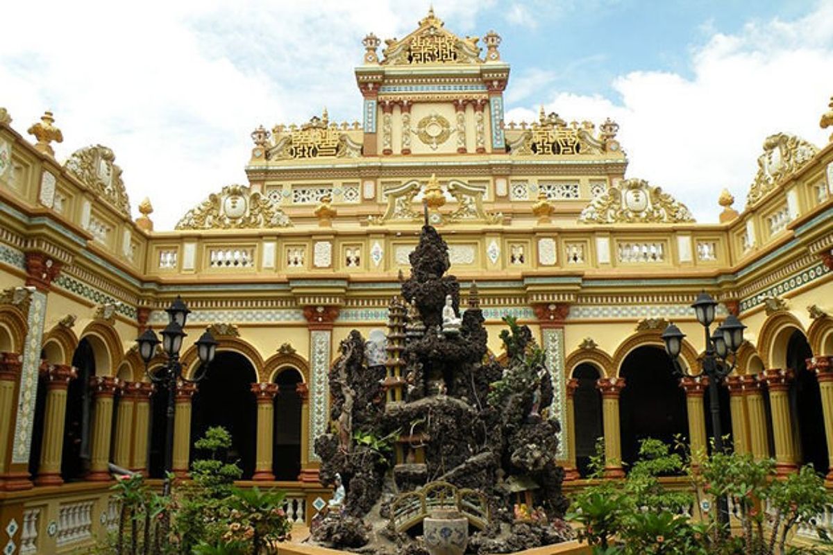  Embark on unforgettable Ho Chi Minh City tours from New Delhi