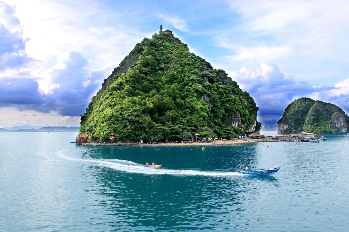 Discover the magic of stunning Halong Ba