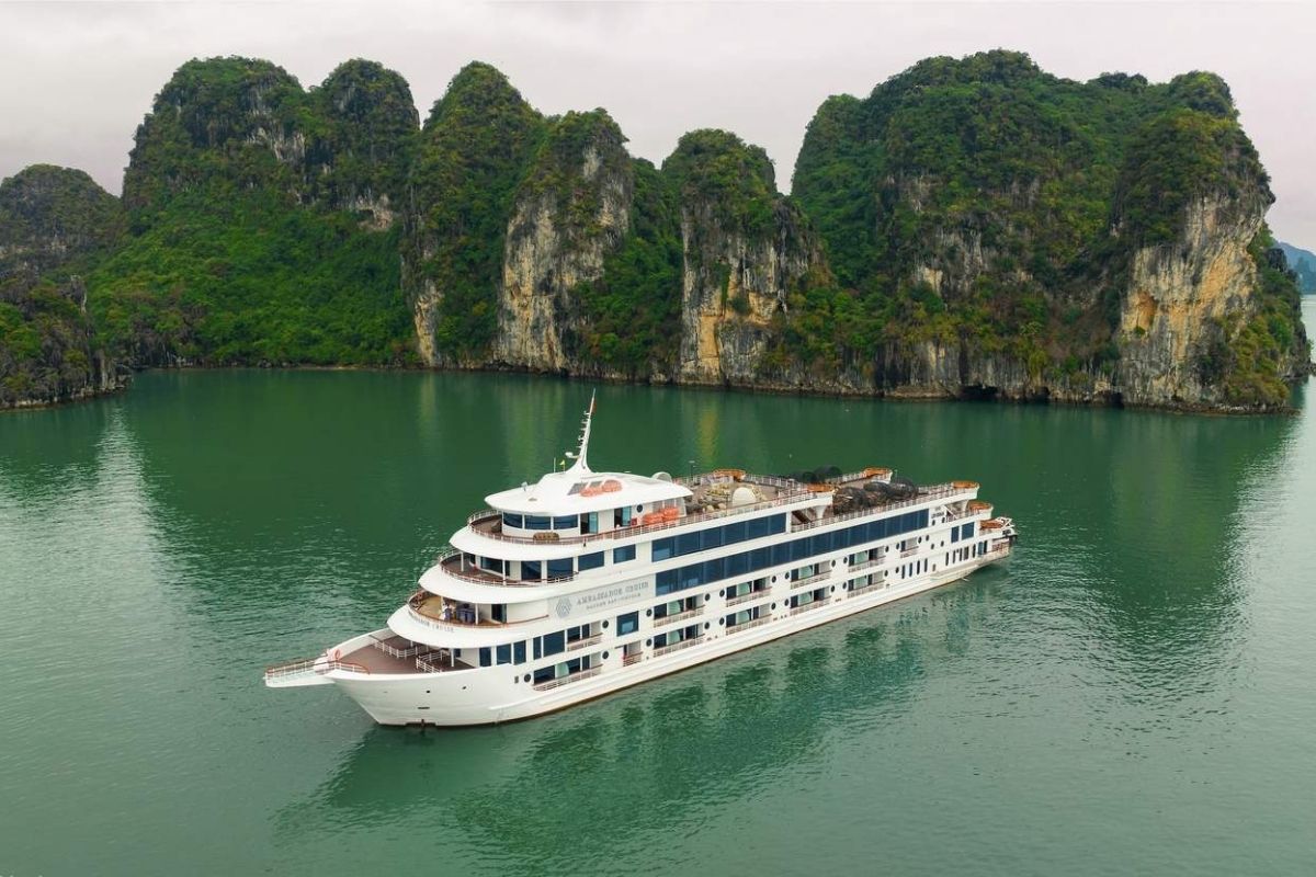 Discover Halong Bay’s beauty 