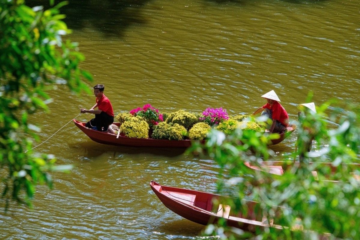 Explore lush wetlands, rich culture, and authentic local charm in this 2-3 day Mekong adventure. 