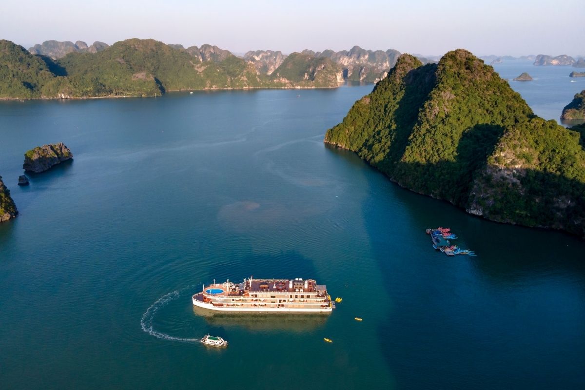 Archaeological Halong Tours Inspect Me Cung Cave