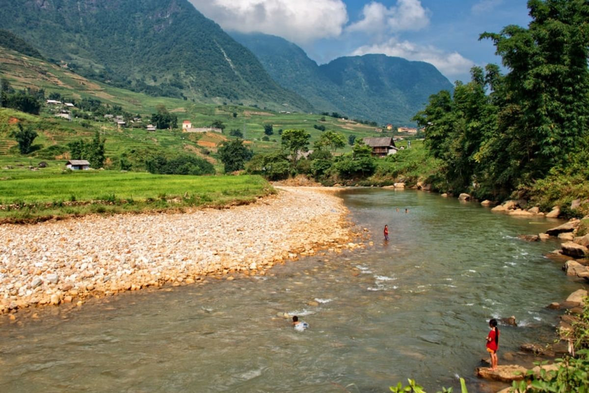 Authentic Sapa Tours Trek In Shin Chai Village