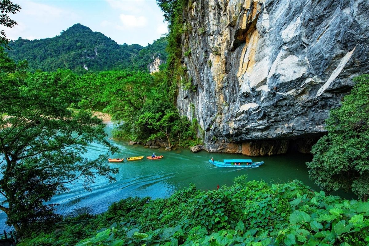 Explore the best of Vietnam 