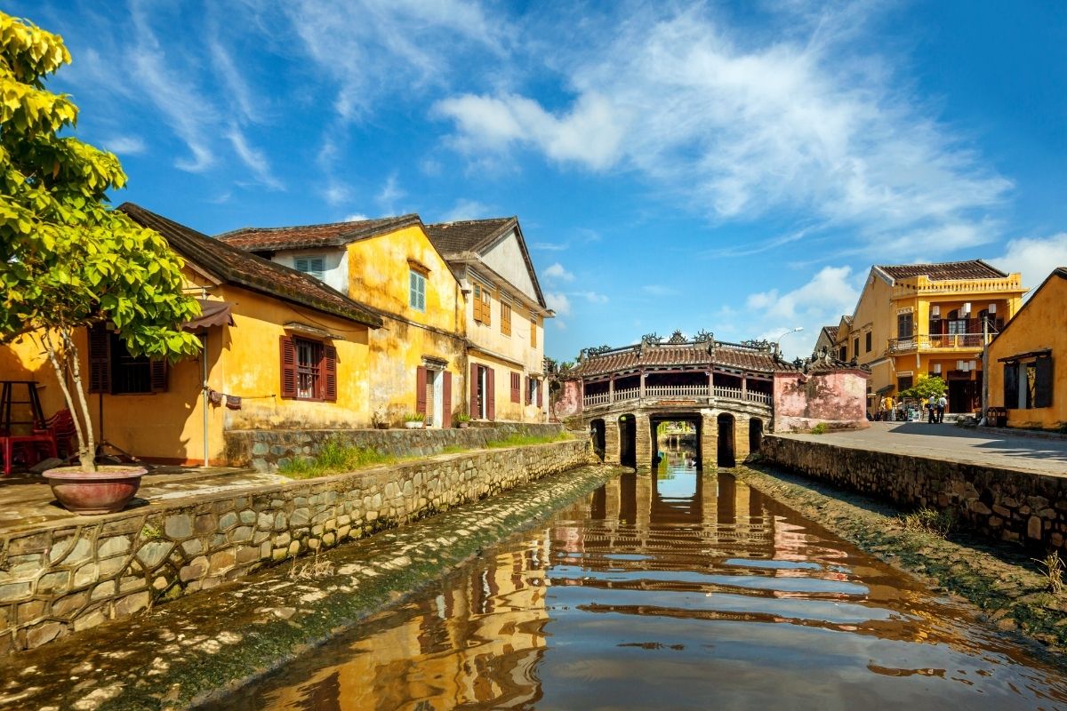 blending iconic landmarks, hidden gems, and cultural immersion for an unforgettable Vietnam journey! 