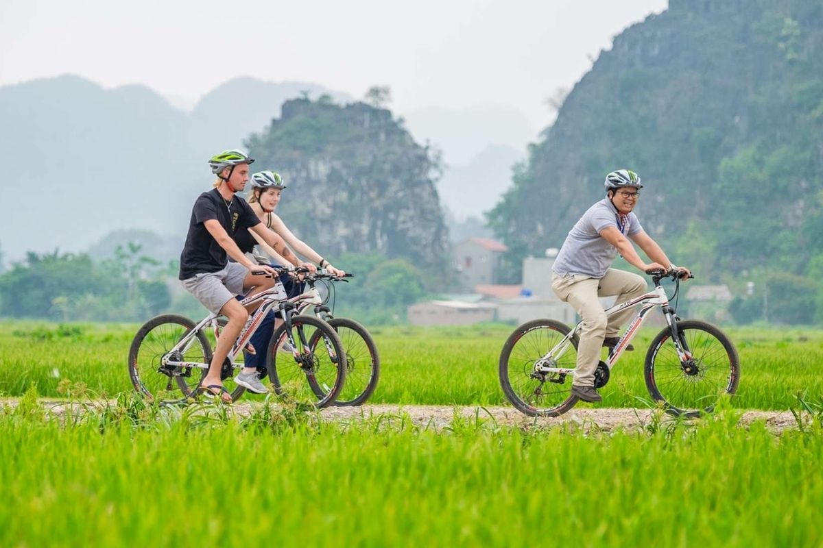 Explore Ninh Binh's beauty 