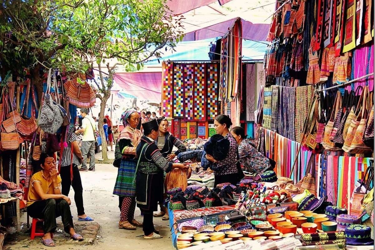  Sapa tours visit Hoang A Tuong Palace