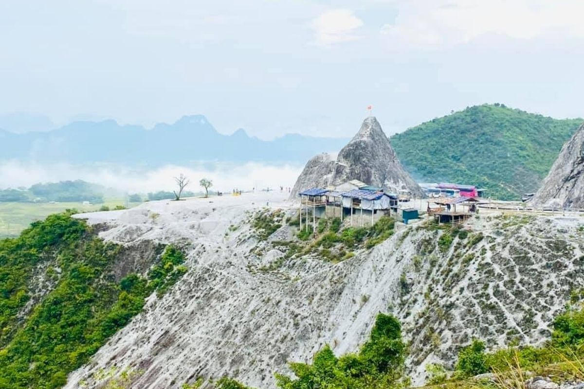 where breathtaking landscapes, scenic trails, and rich Thai ethnic culture create an unforgettable adventure in Vietnam. 