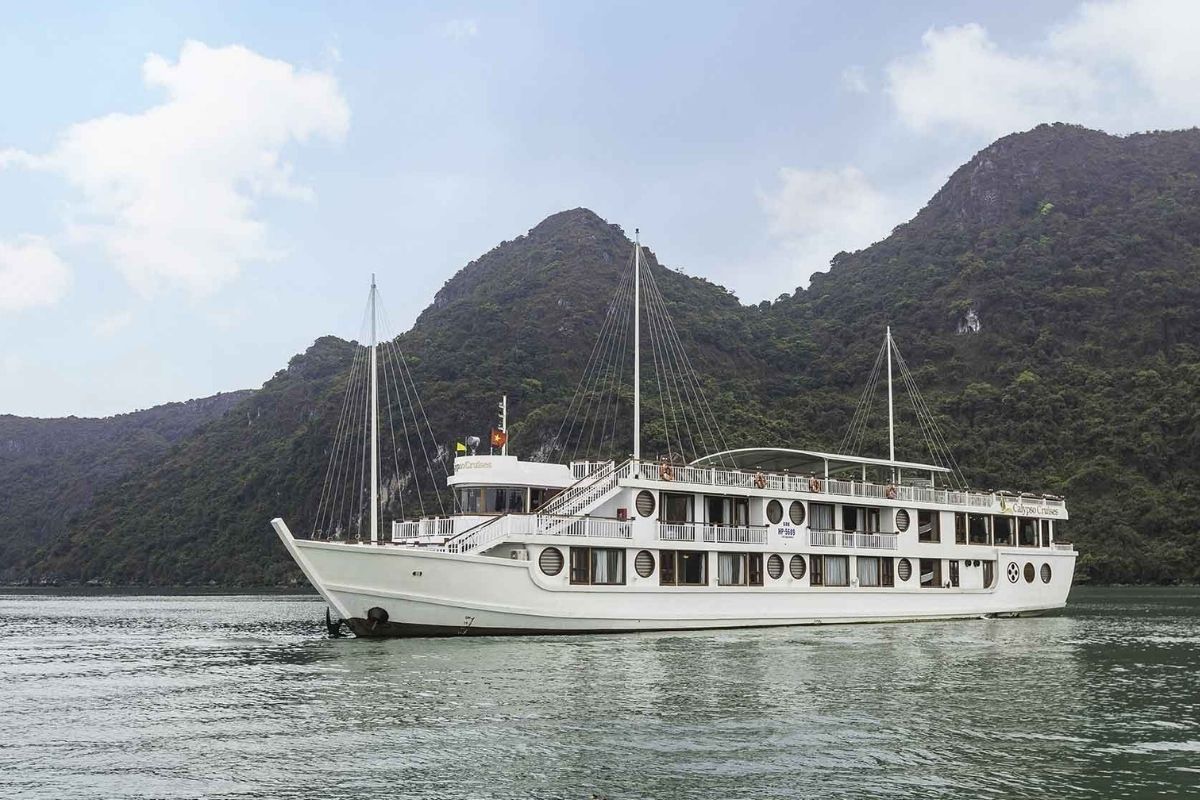 Experience Halong Bay's charm 