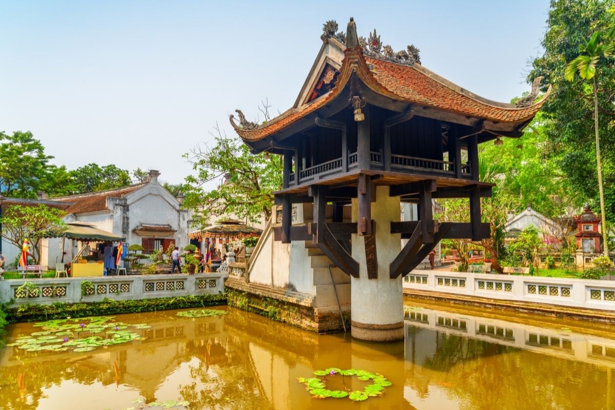 Explore Vietnam’s vibrant culture and breathtaking landscapes