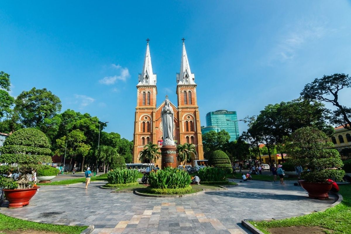  Discover vibrant Vietnam with Ho Chi Minh City