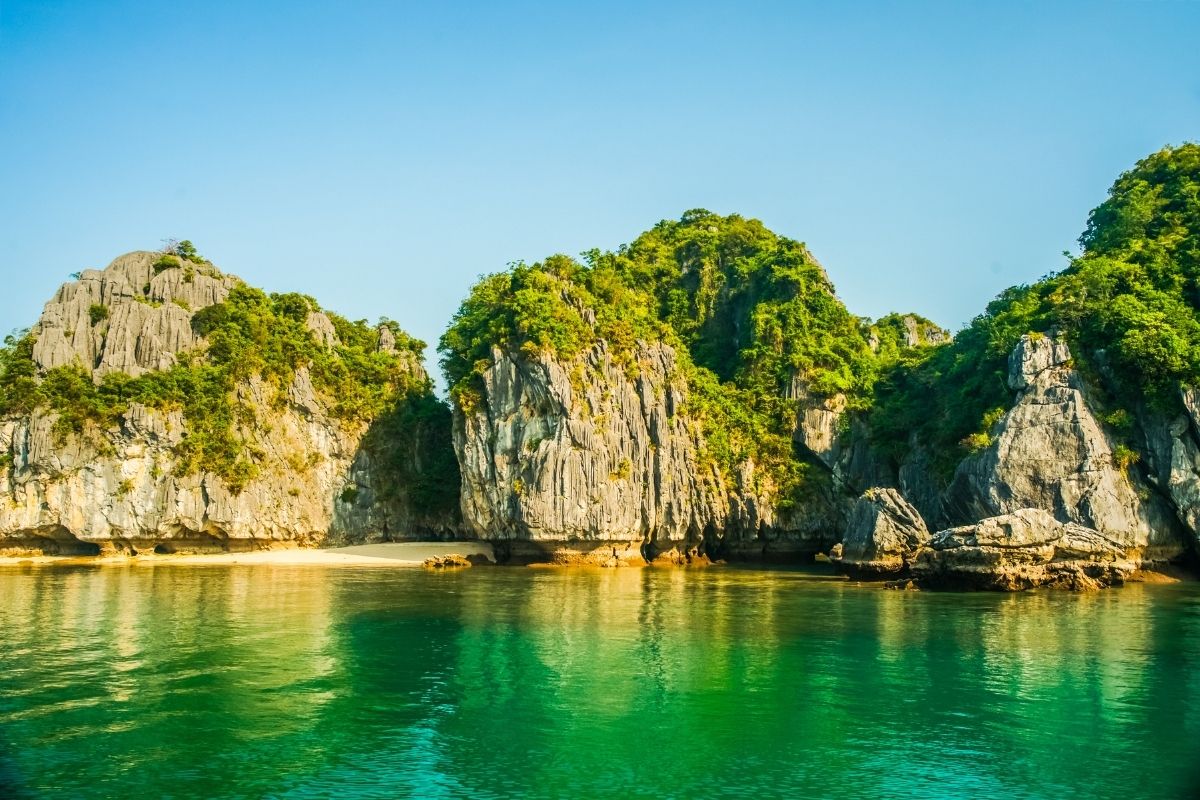 Experience the romance of Honeymoon Halong