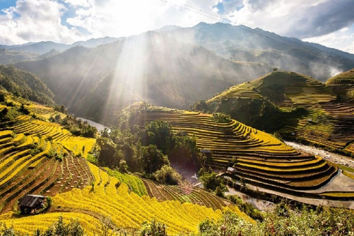 4 Days for thrilling trekking, stunning landscapes, and cultural immersion in Northern Vietnam! 