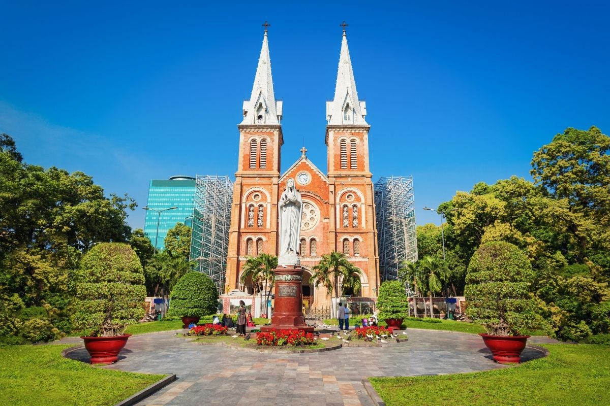 explore vibrant streets, rich history, and stunning landscapes of Southern Vietnam in 3-5 days! 