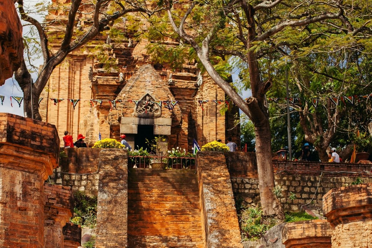 blending culture, adventure, and relaxation in stunning Vietnam.