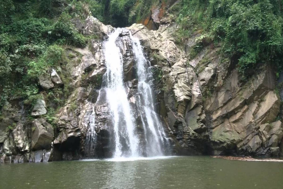  Sapa Tours Conquer Pu Gia Lan Peak (1.458m