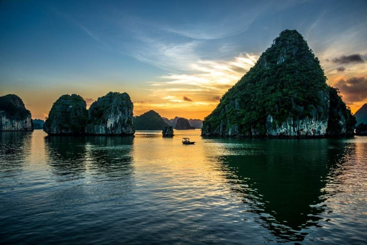  Explore Vietnam’s beauty