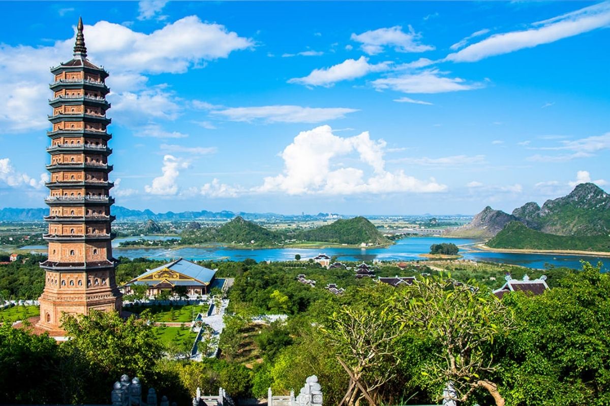 Tailored 4-6 day itineraries featuring Hanoi, Halong Bay, Ninh Binh & Sapa. 