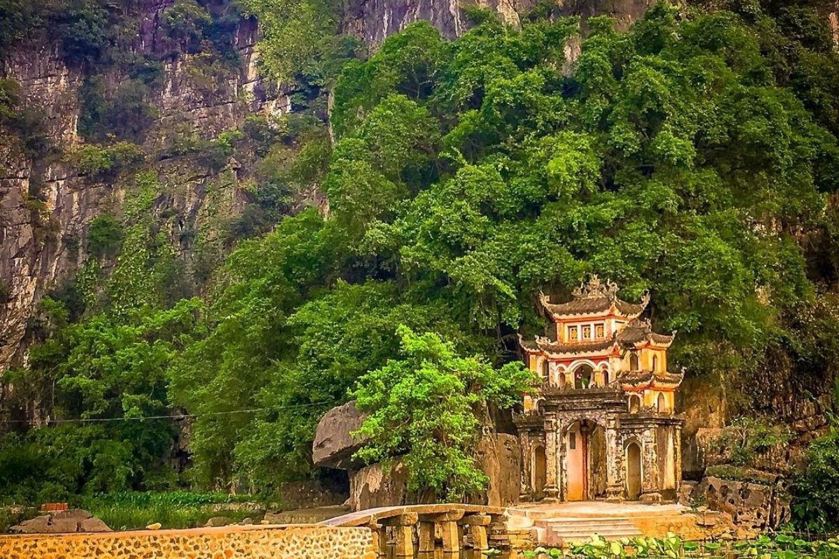 Tranquil Ninh Binh Tours Visit Thung Nang