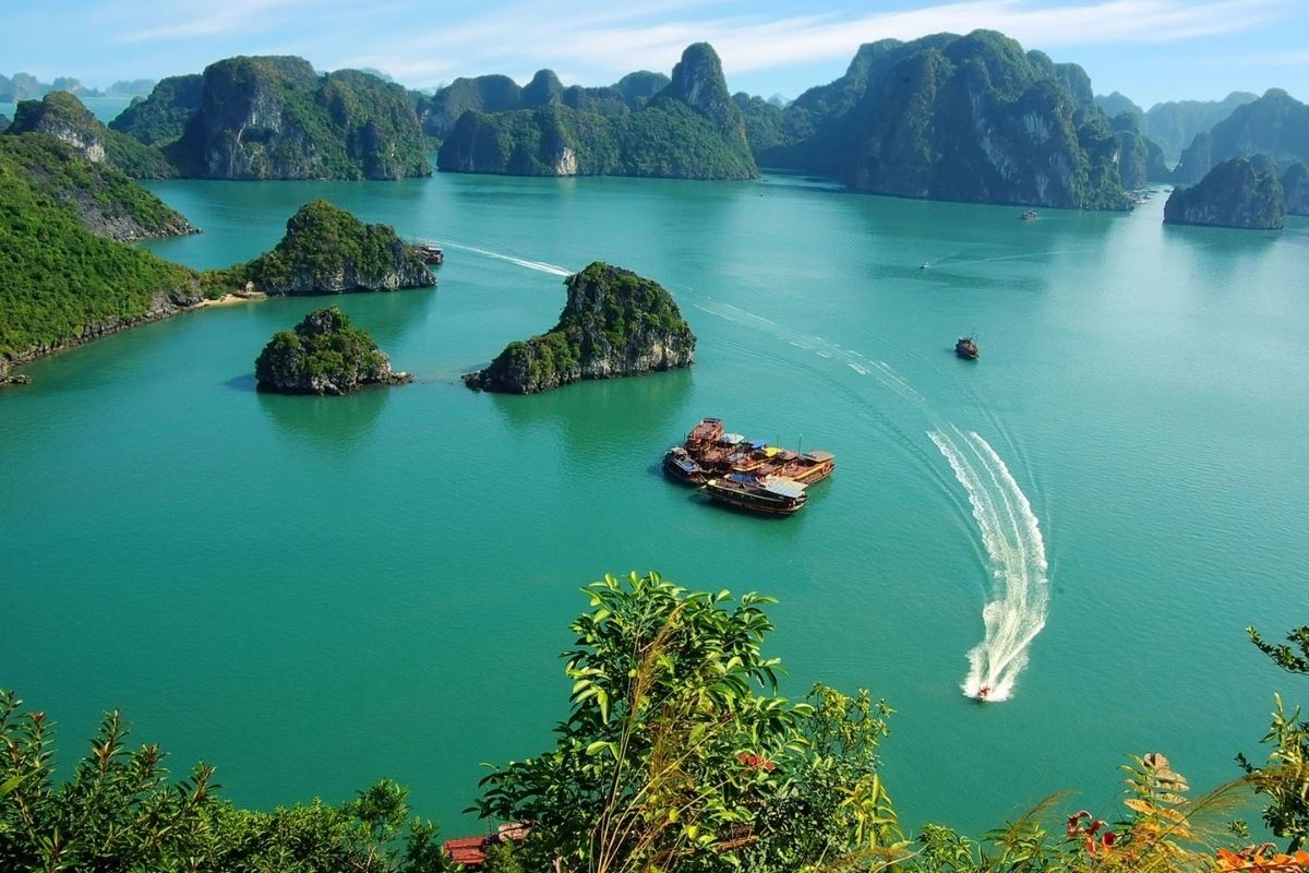 Halong Bay, Hoi An, Hanoi & more. Halal-friendly, seamless itineraries & unforgettable adventures await! 