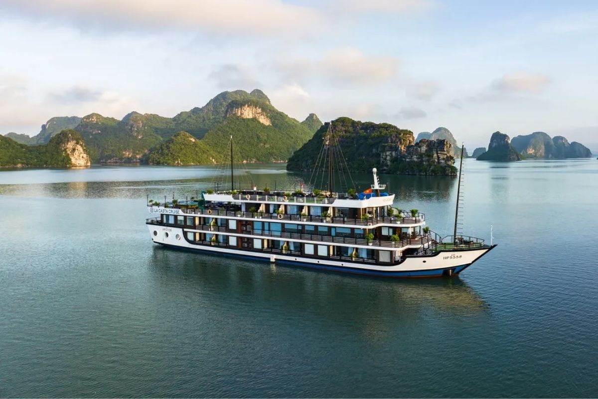 Experience luxury and adventure with a Halong tours stay La Casta