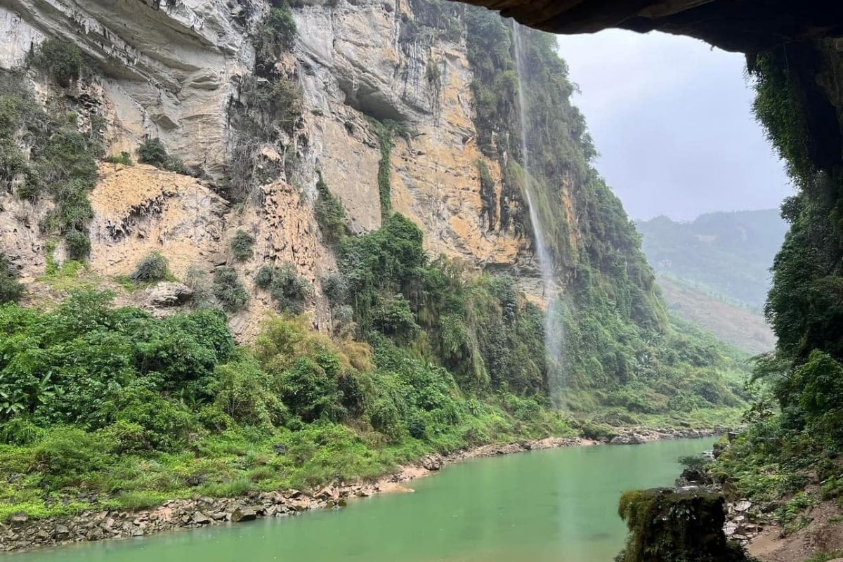 an off-the-beaten-path adventure blending trekking, hot springs, and cultural encounters in Bao Yen, Lao Cai