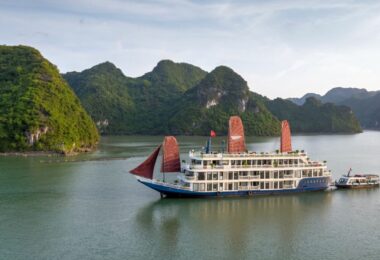 Amanda Luxury Cruise Lan Ha Cruise